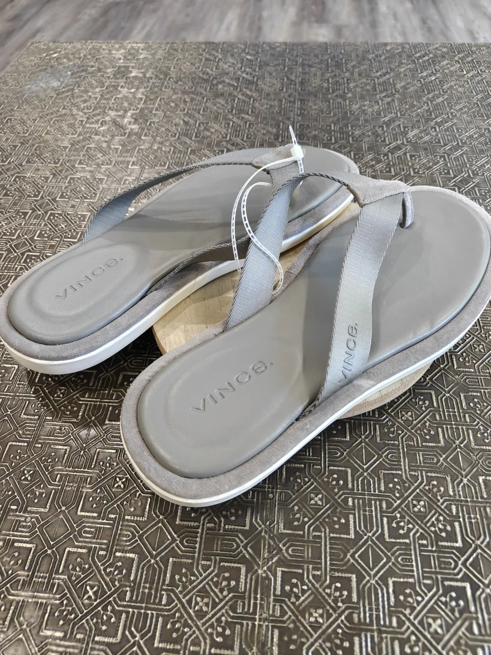 Vince Darwin Mens Suede And Leather Flip Flops Size 9.5 Beach Ready